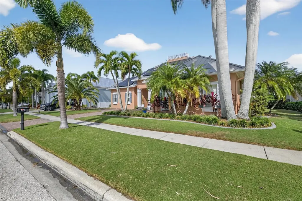 719 Islebay Drive Apollo Beach FL 33572