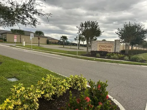 805 Orchid Grove Boulevard Davenport FL 33837