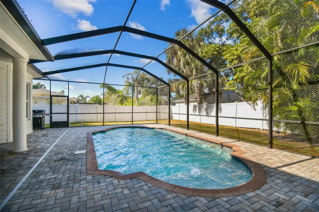 4105 W Corona Street Tampa FL 33629