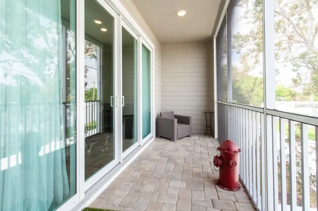 1273 Savona Drive NE St Petersburg FL 33702