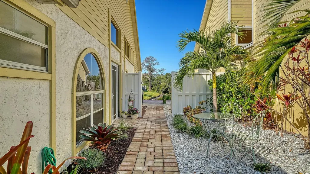 7833 Ontario Street Circle Sarasota FL 34243