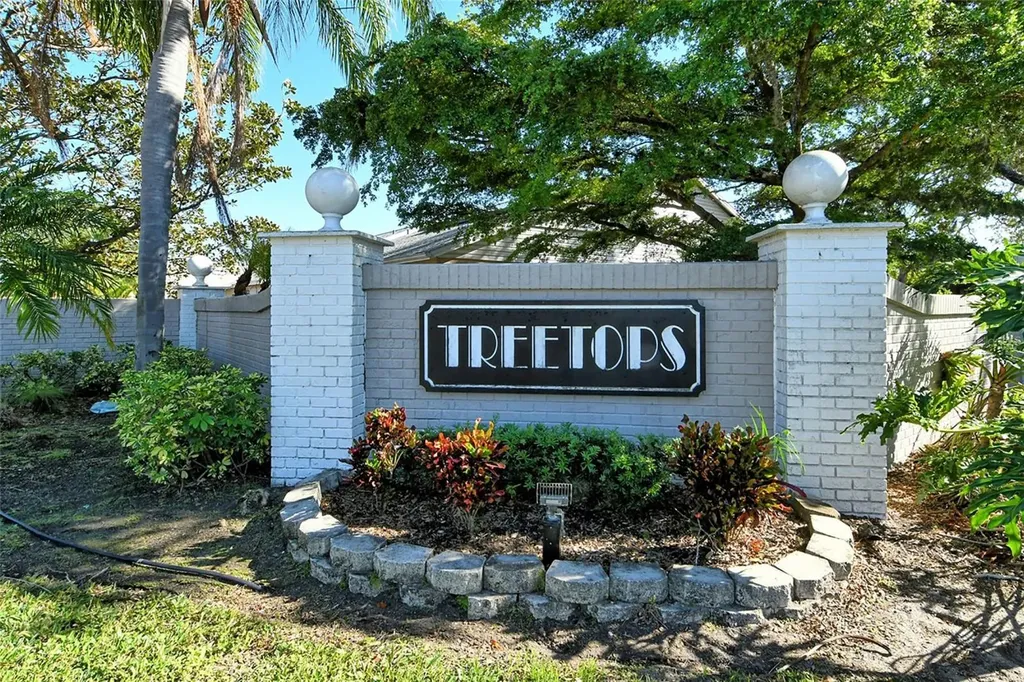 7833 Ontario Street Circle Sarasota FL 34243