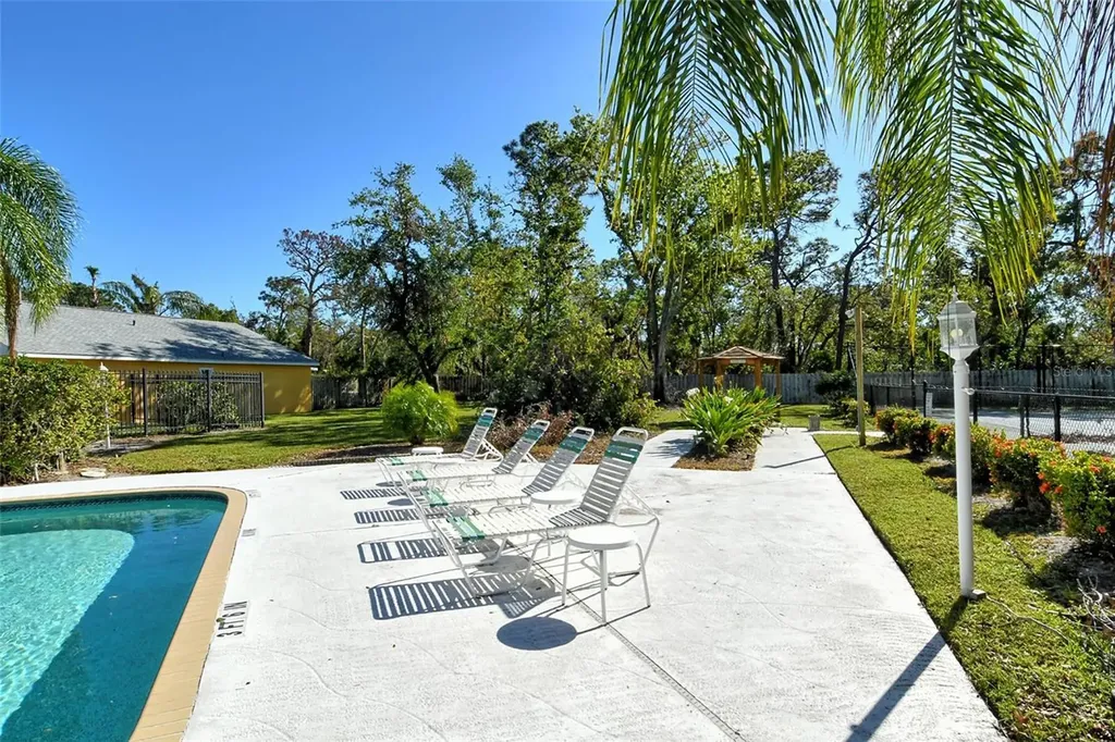 7833 Ontario Street Circle Sarasota FL 34243