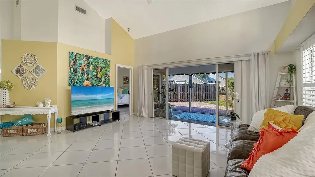 7833 Ontario Street Circle Sarasota FL 34243