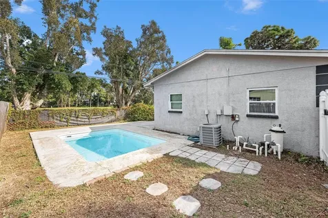 4260 Narvarez Way S St Petersburg FL 33712