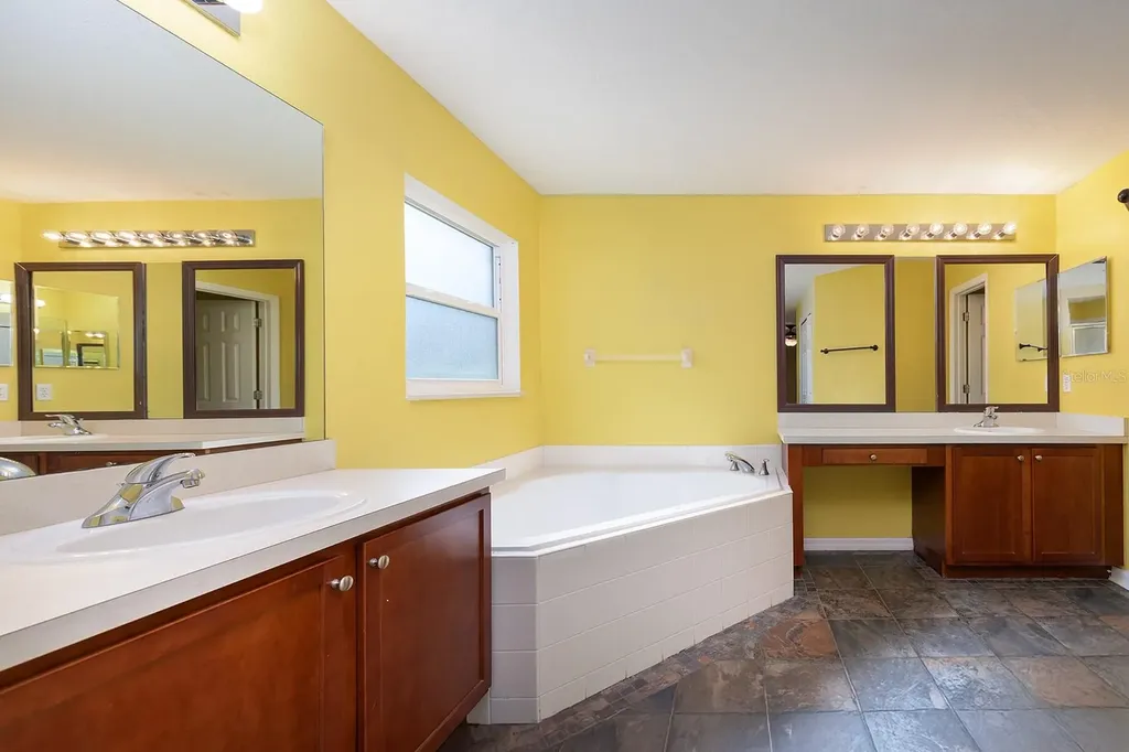 1789 Courtland Deltona FL 32738