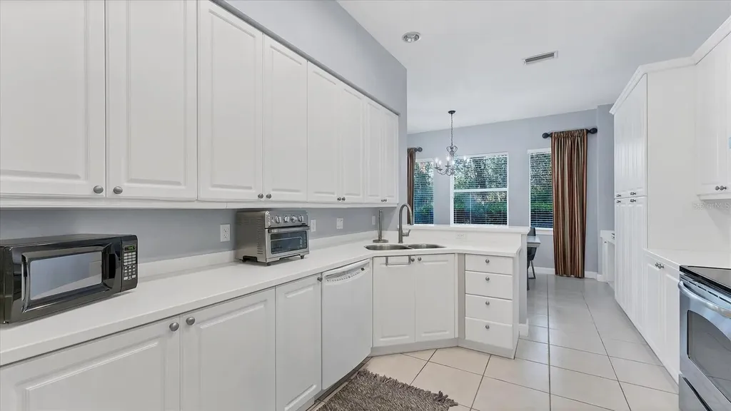 5523 46th Court W Bradenton FL 34210