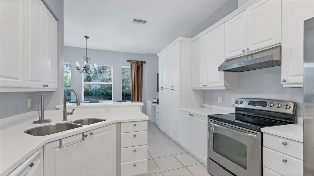 5523 46th Court W Bradenton FL 34210