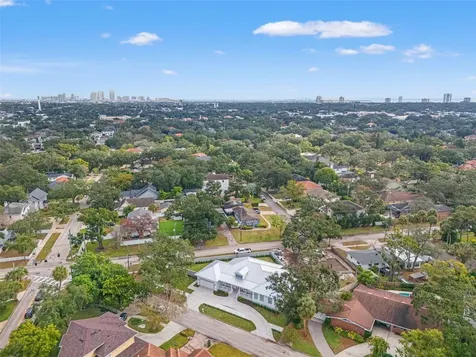 4202 W Woodmere Road Tampa FL 33609