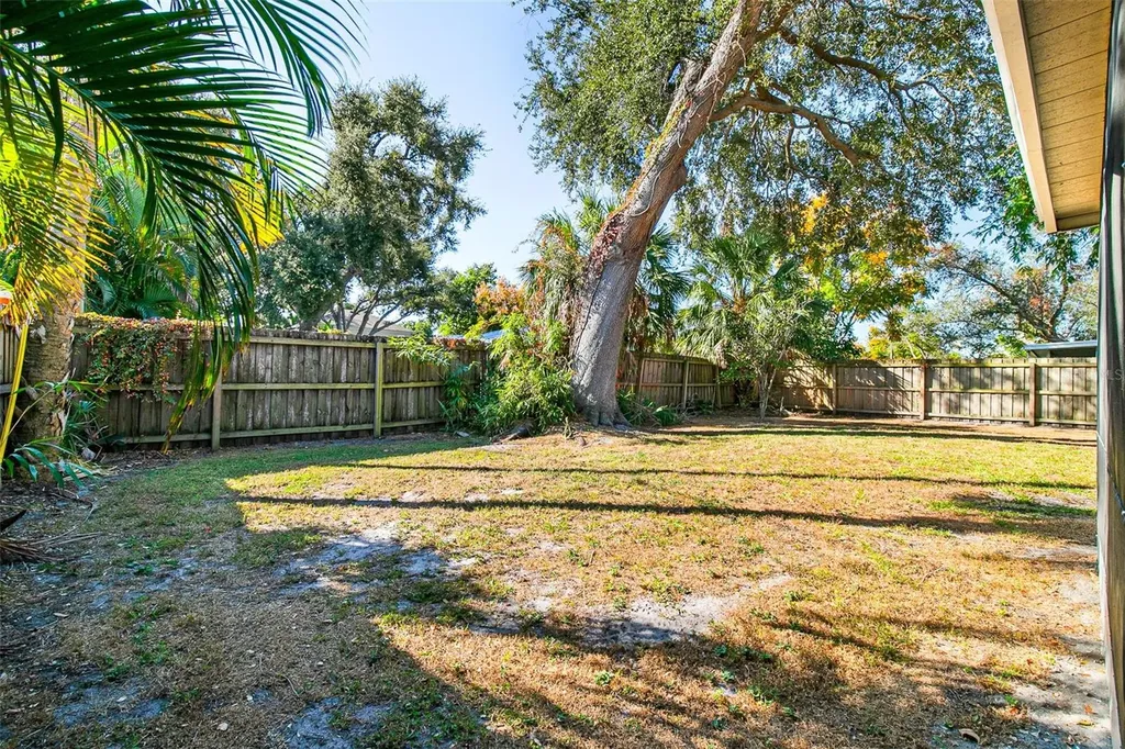 2412 Grove Street Sarasota FL 34239