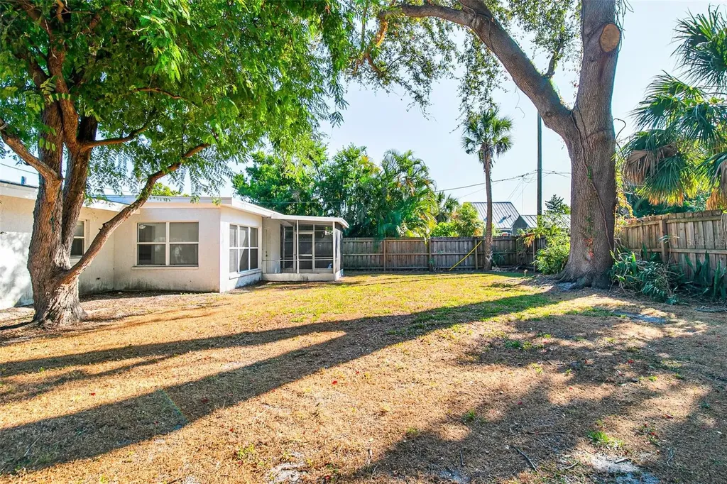 2412 Grove Street Sarasota FL 34239
