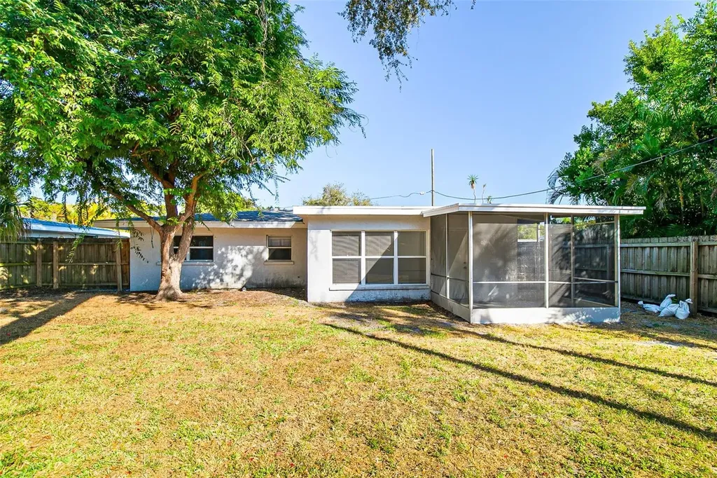 2412 Grove Street Sarasota FL 34239