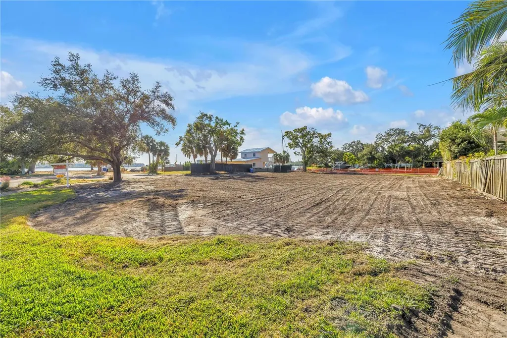 4811 Paradise Way S St Petersburg FL 33705