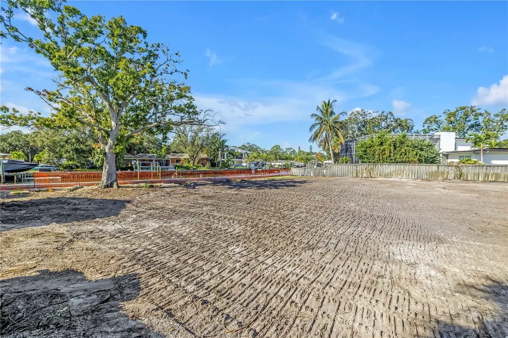 4811 Paradise Way S St Petersburg FL 33705
