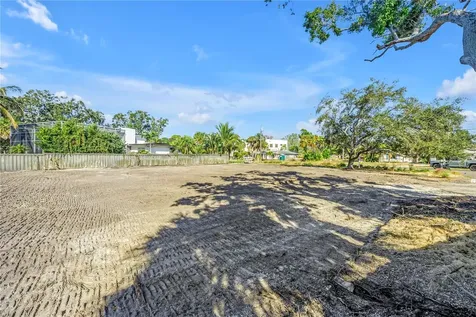 4811 Paradise Way S St Petersburg FL 33705