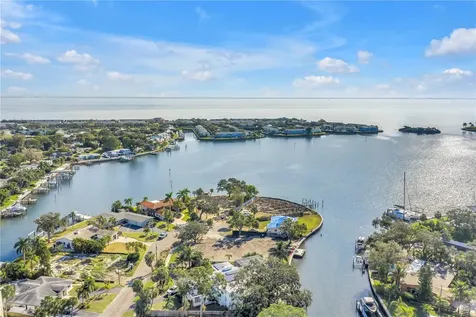 4811 Paradise Way S St Petersburg FL 33705