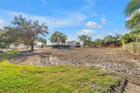 4811 Paradise Way S St Petersburg FL 33705