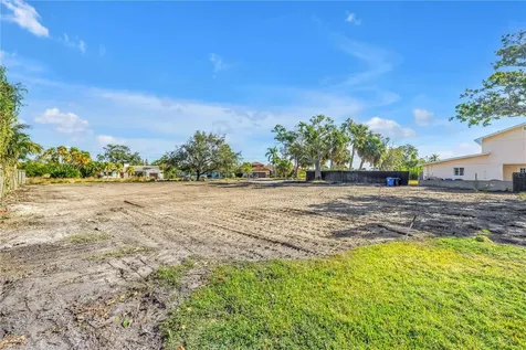 4811 Paradise Way S St Petersburg FL 33705