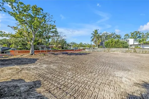4811 Paradise Way S St Petersburg FL 33705