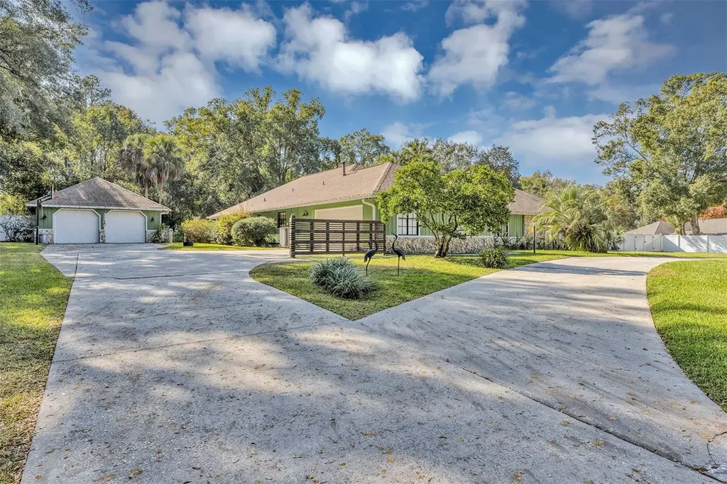 5520 NE 2nd Lane Ocala FL 34470