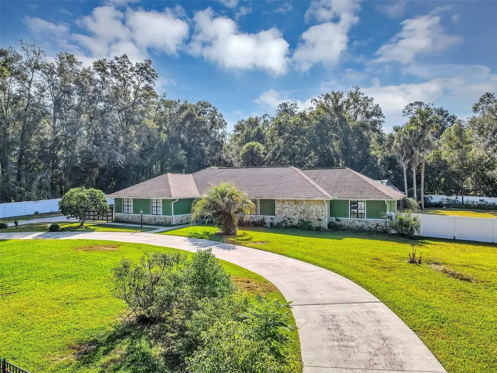5520 NE 2nd Lane Ocala FL 34470