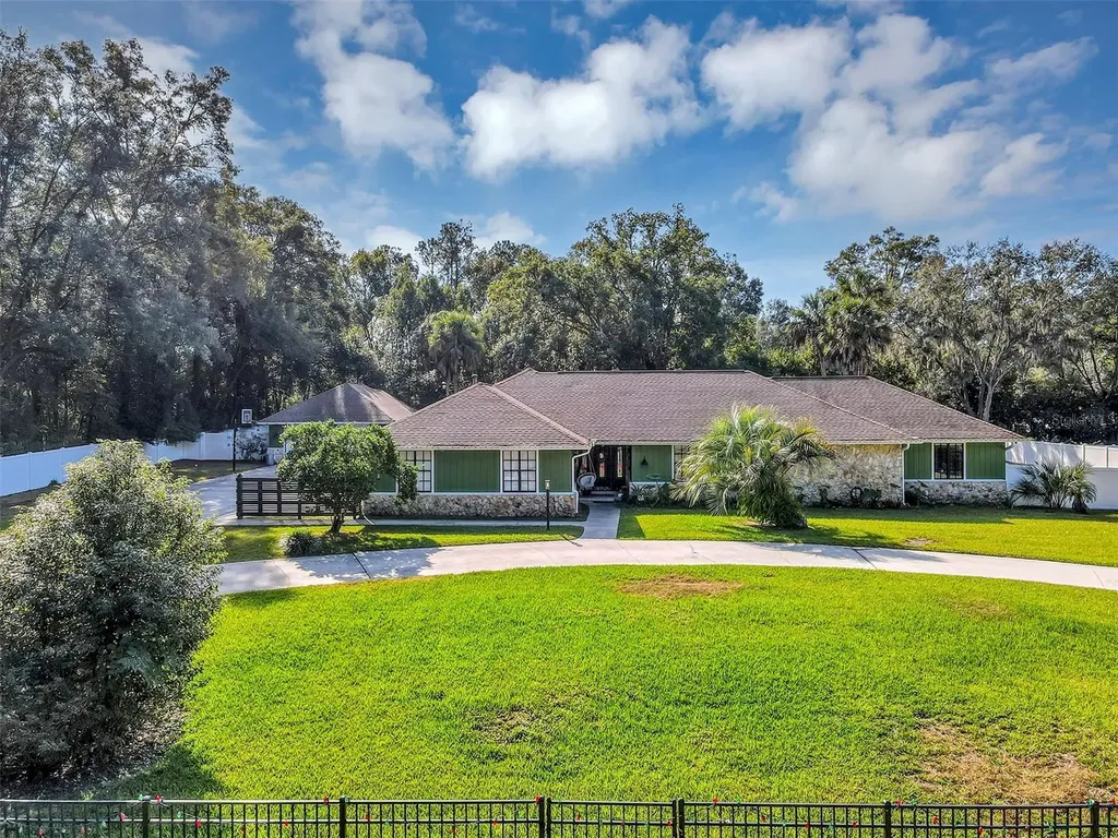 5520 NE 2nd Lane Ocala FL 34470