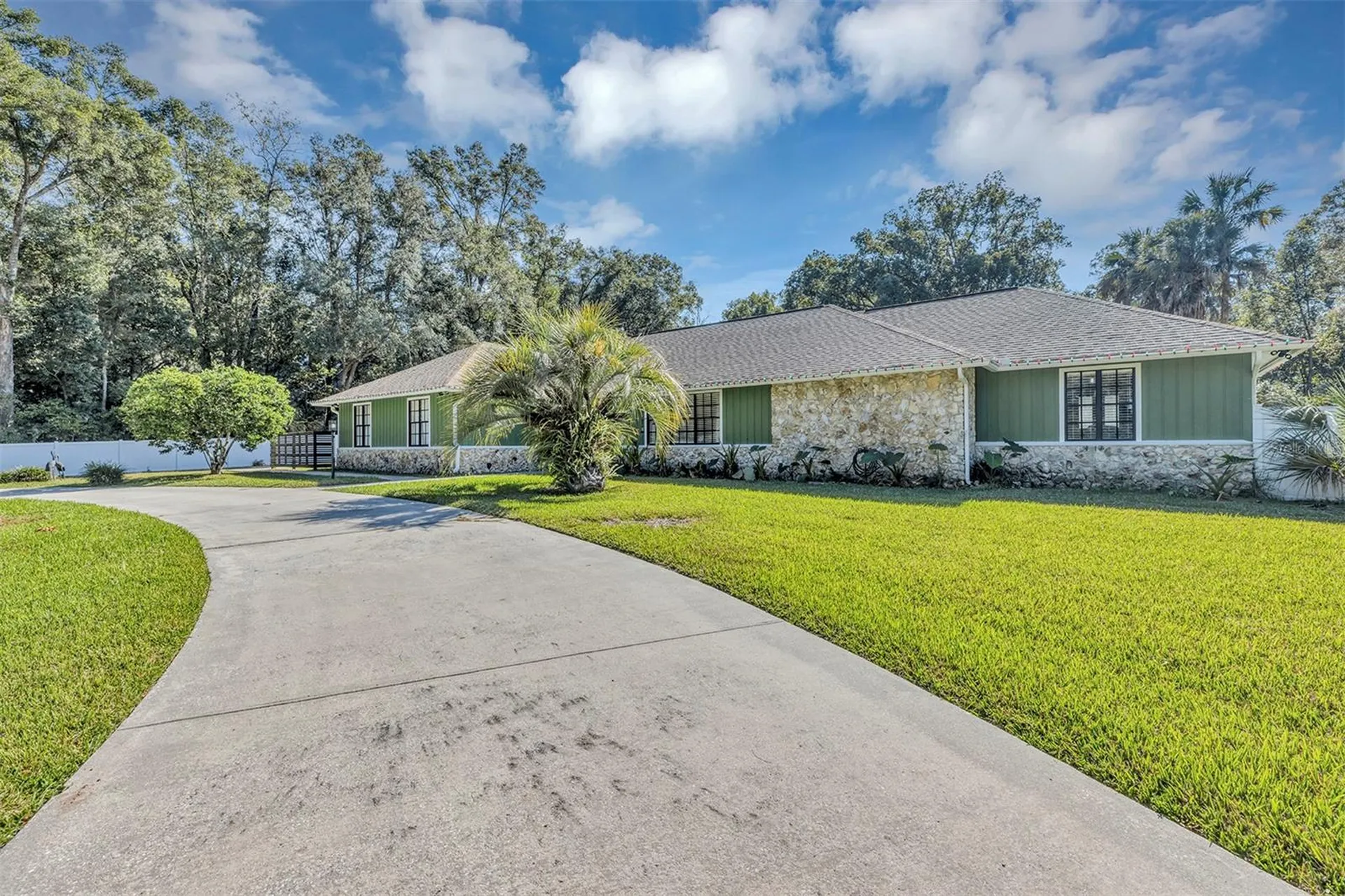5520 NE 2nd Lane Ocala FL 34470
