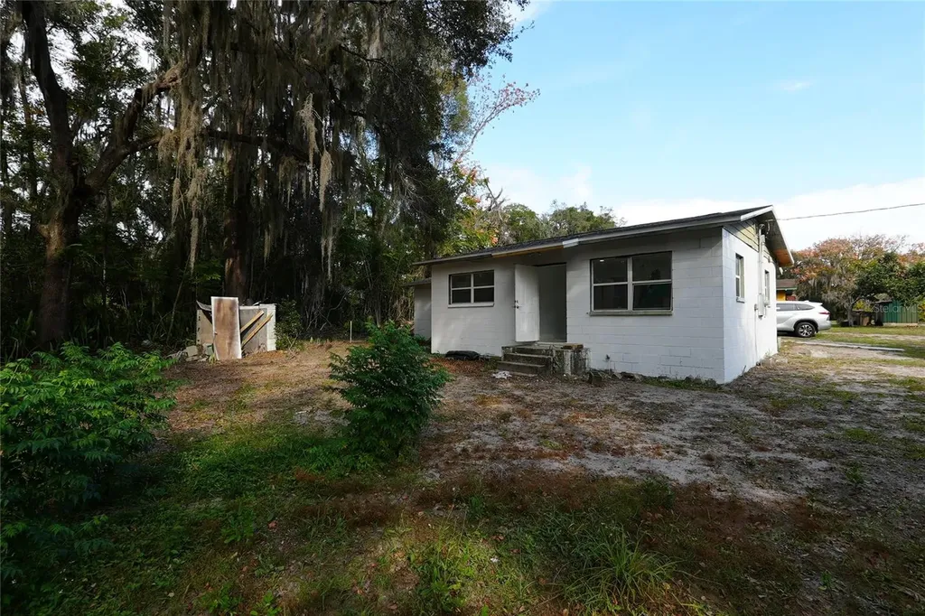 3845 N Quarters Road Okahumpka FL 34762