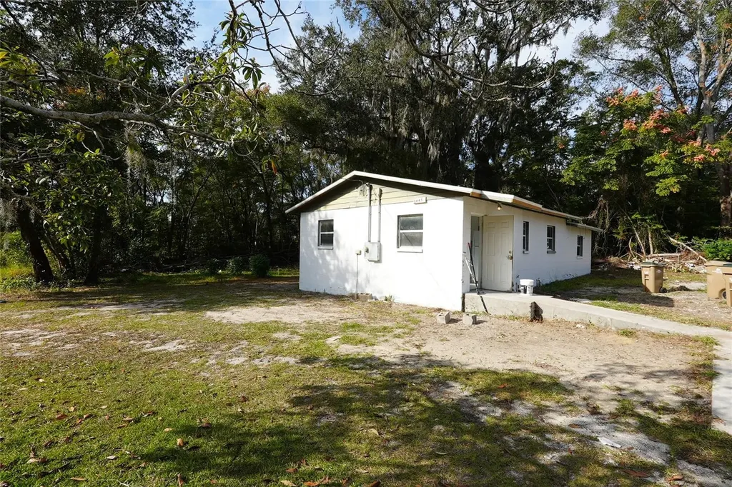 3845 N Quarters Road Okahumpka FL 34762