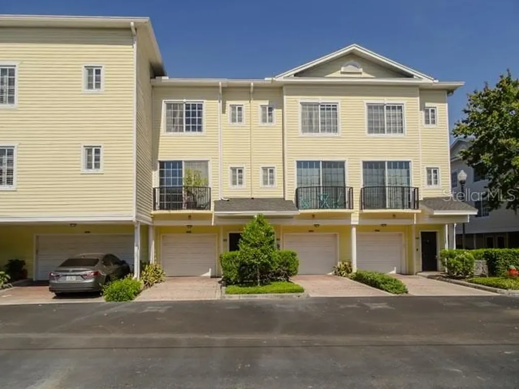 9729 Meadow Field Circle Tampa FL 33626