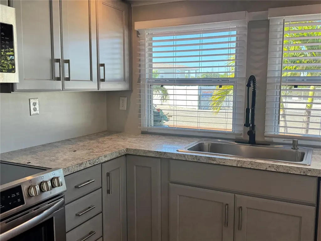 2216 Pennsylvania Avenue Bradenton FL 34207