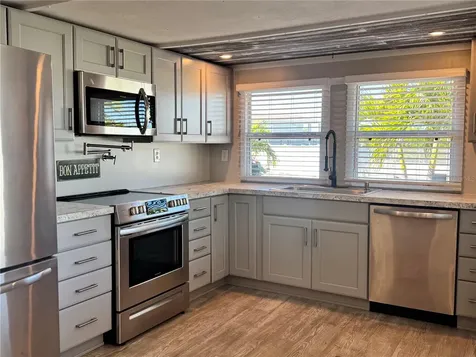 2216 Pennsylvania Avenue Bradenton FL 34207