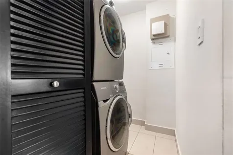 5575 Avenida Isla Verde Carolina PR 00979