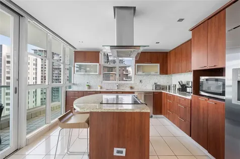 5575 Avenida Isla Verde Carolina PR 00979