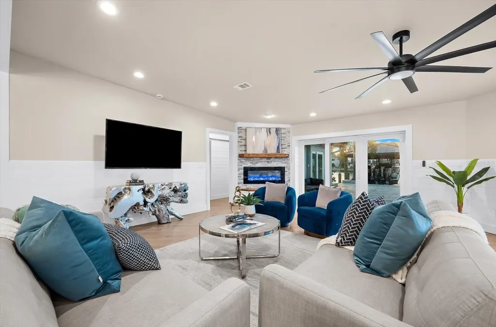 330 Leeward Island Clearwater Beach FL 33767