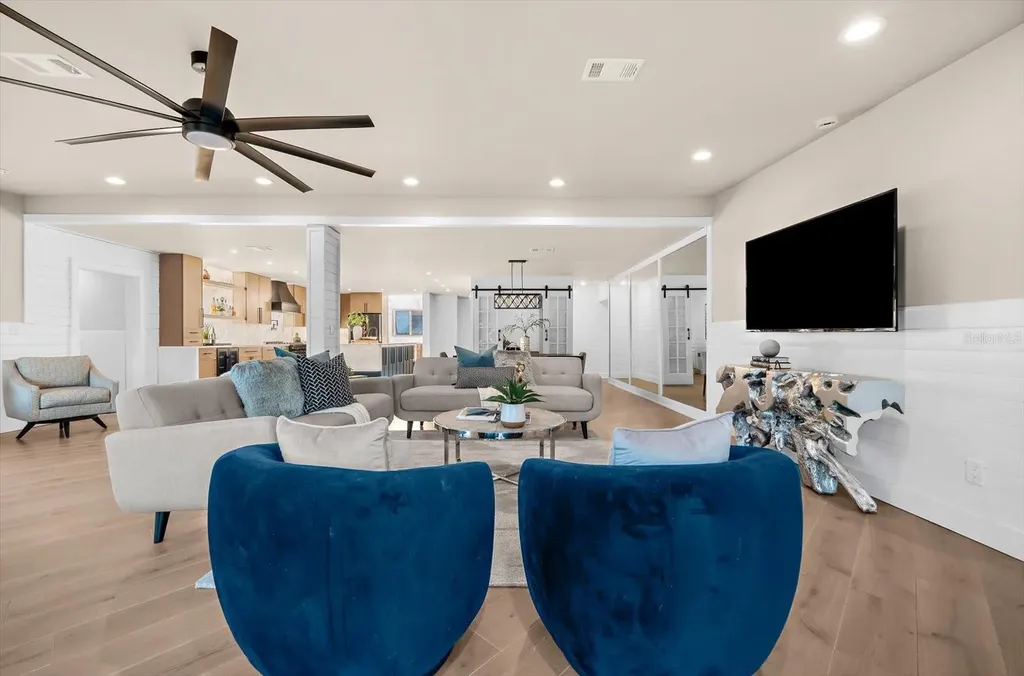 330 Leeward Island Clearwater Beach FL 33767