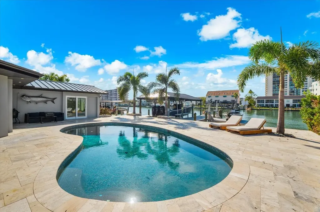 330 Leeward Island Clearwater Beach FL 33767