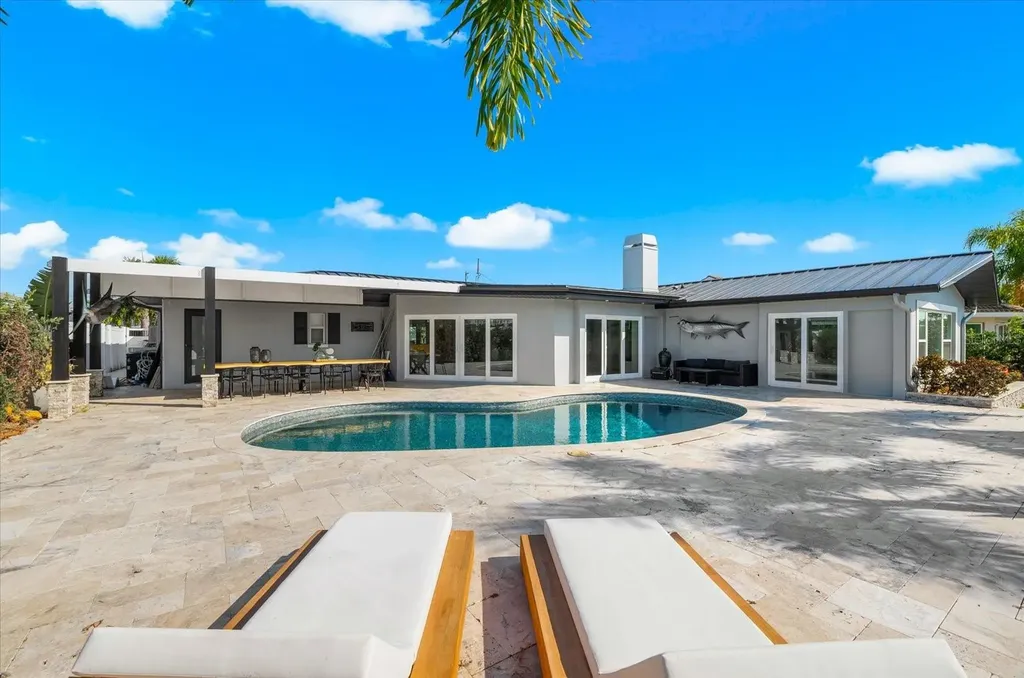330 Leeward Island Clearwater Beach FL 33767