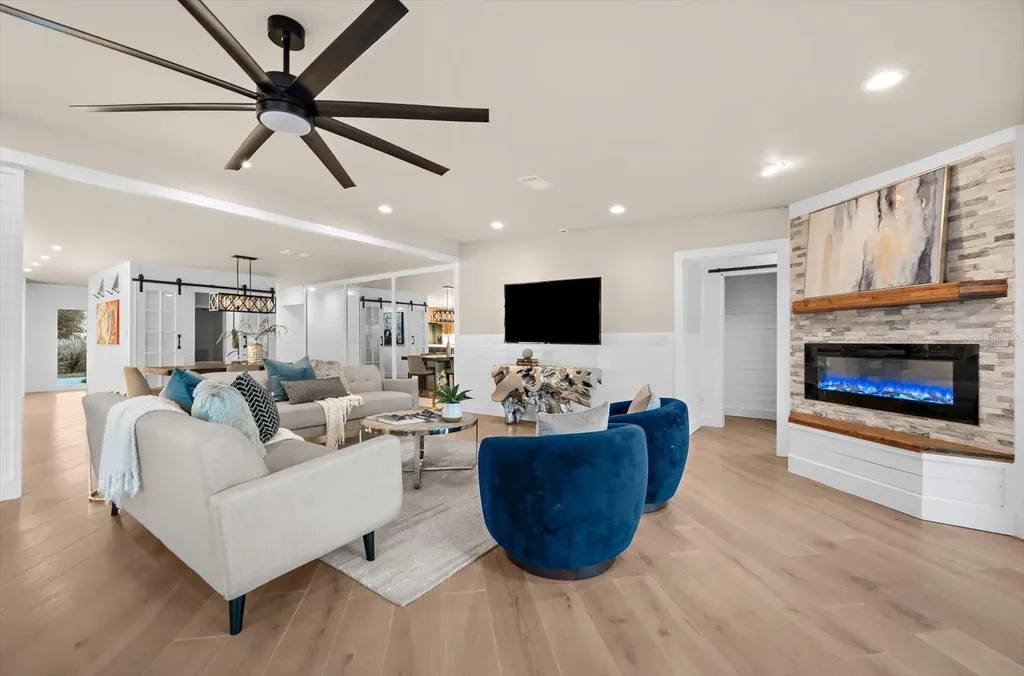 330 Leeward Island Clearwater Beach FL 33767