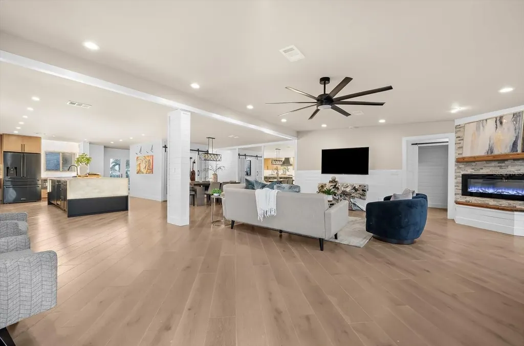 330 Leeward Island Clearwater Beach FL 33767