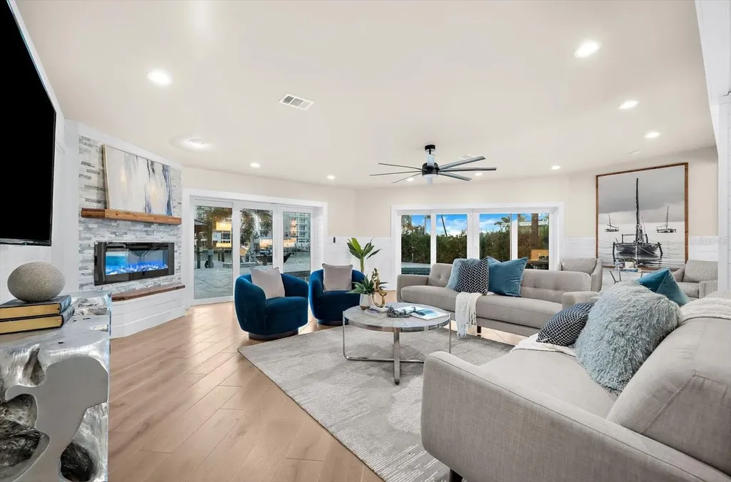 330 Leeward Island Clearwater Beach FL 33767