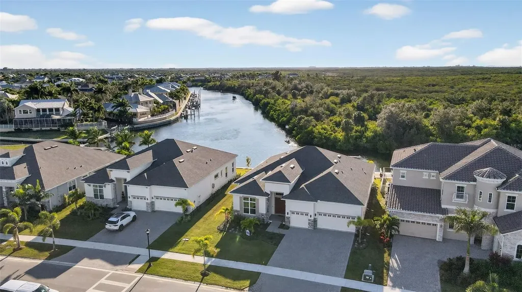 1088 Signet Drive Apollo Beach FL 33572