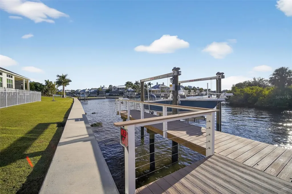 1088 Signet Drive Apollo Beach FL 33572