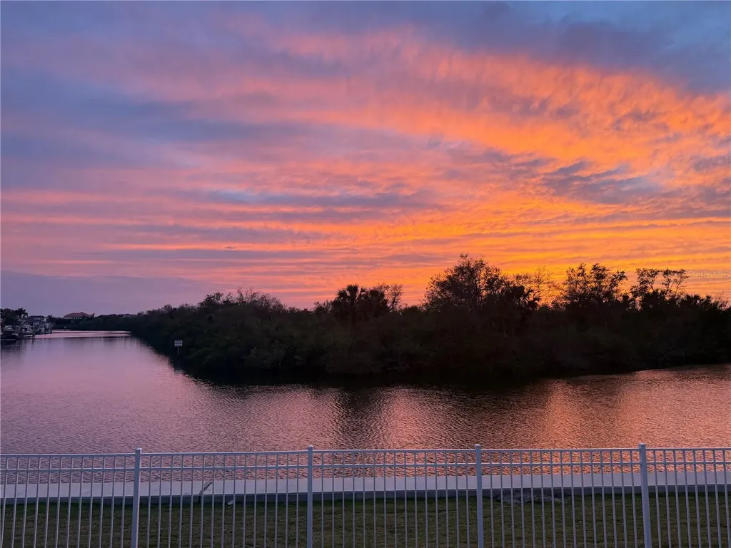 1088 Signet Drive Apollo Beach FL 33572