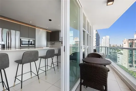 5575 Avenida Isla Verde Carolina PR 00979