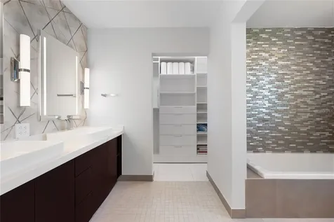 5575 Avenida Isla Verde Carolina PR 00979