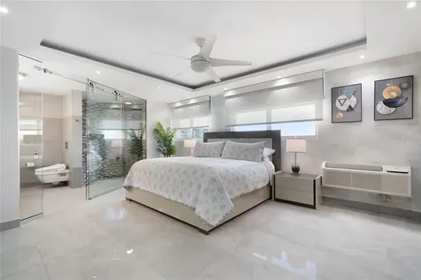 5575 Avenida Isla Verde Carolina PR 00979