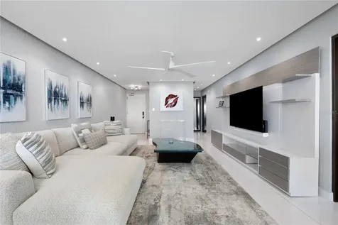 5575 Avenida Isla Verde Carolina PR 00979