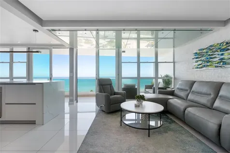 5575 Avenida Isla Verde Carolina PR 00979