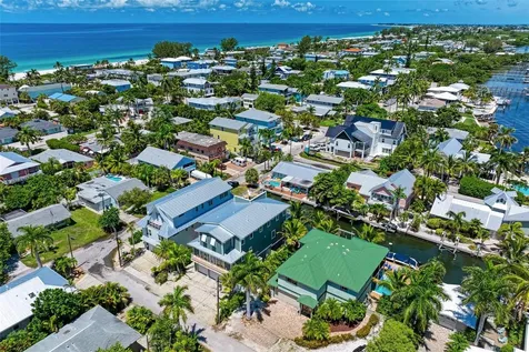 403 20th Place N Bradenton Beach FL 34217